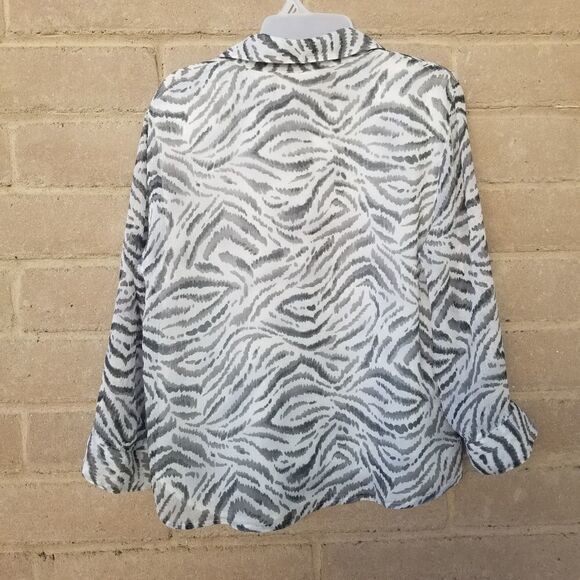 Alfred Dunner Black White Animal Print Blouse. - Picture 8 of 11
